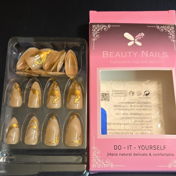 Beauty Nails Other - Gold and Cream DIY Nail Set